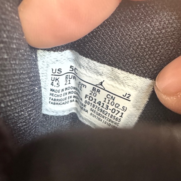 Nike toddler Black and Gold Sneakers - Picture 6 of 6